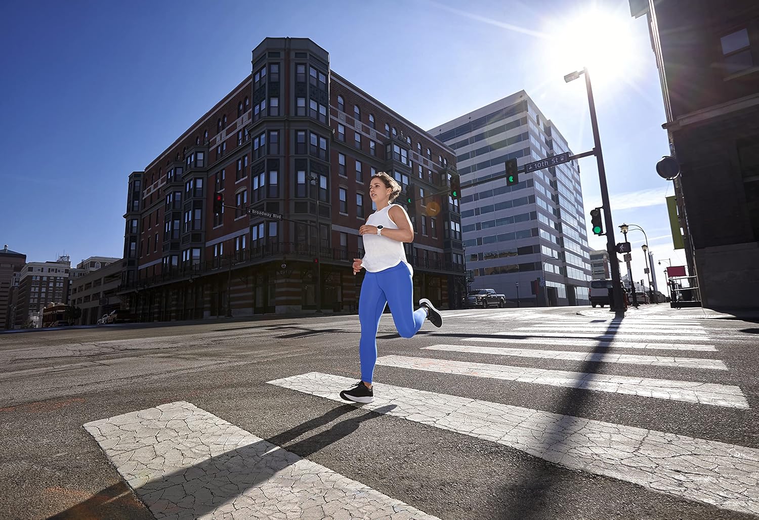 Garmin Forerunner 55, 42mm GPS running smartwatch, easy to use, lightweight, training guidance, safety & tracking features, up to 14 days battery life, Aqua Aqua Smartwatch